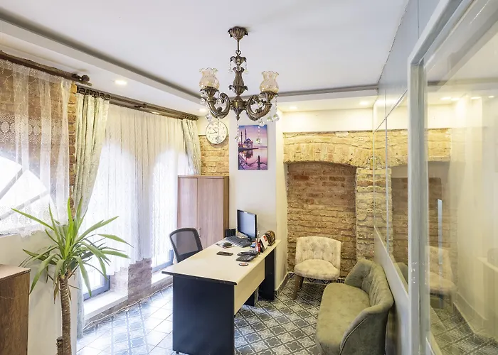 The Red Tent Social Стамбул